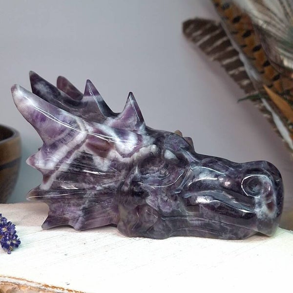 Droom Amethist / Chevron draak. Prachtige drakenschedel met prachtige patronen 15,5 cm