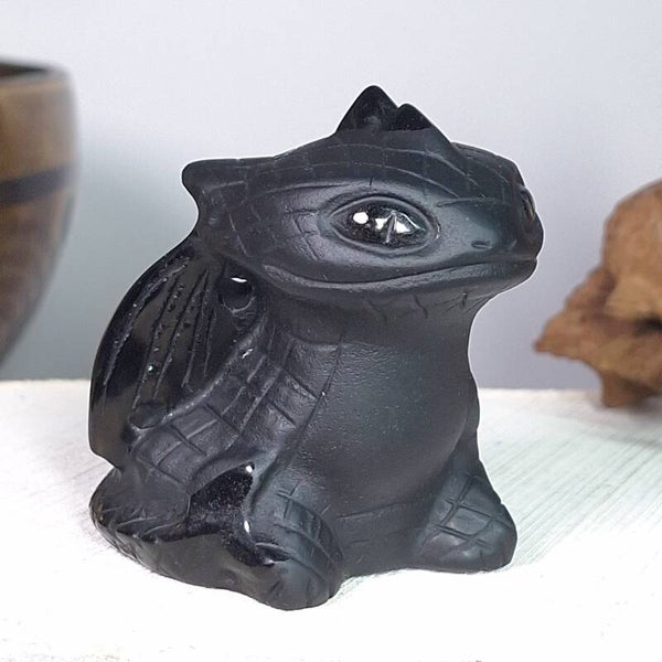 Obsidiaan Toothless van 7 cm. Echt een schatje, zeer mooi handgeslepen beeldje. .