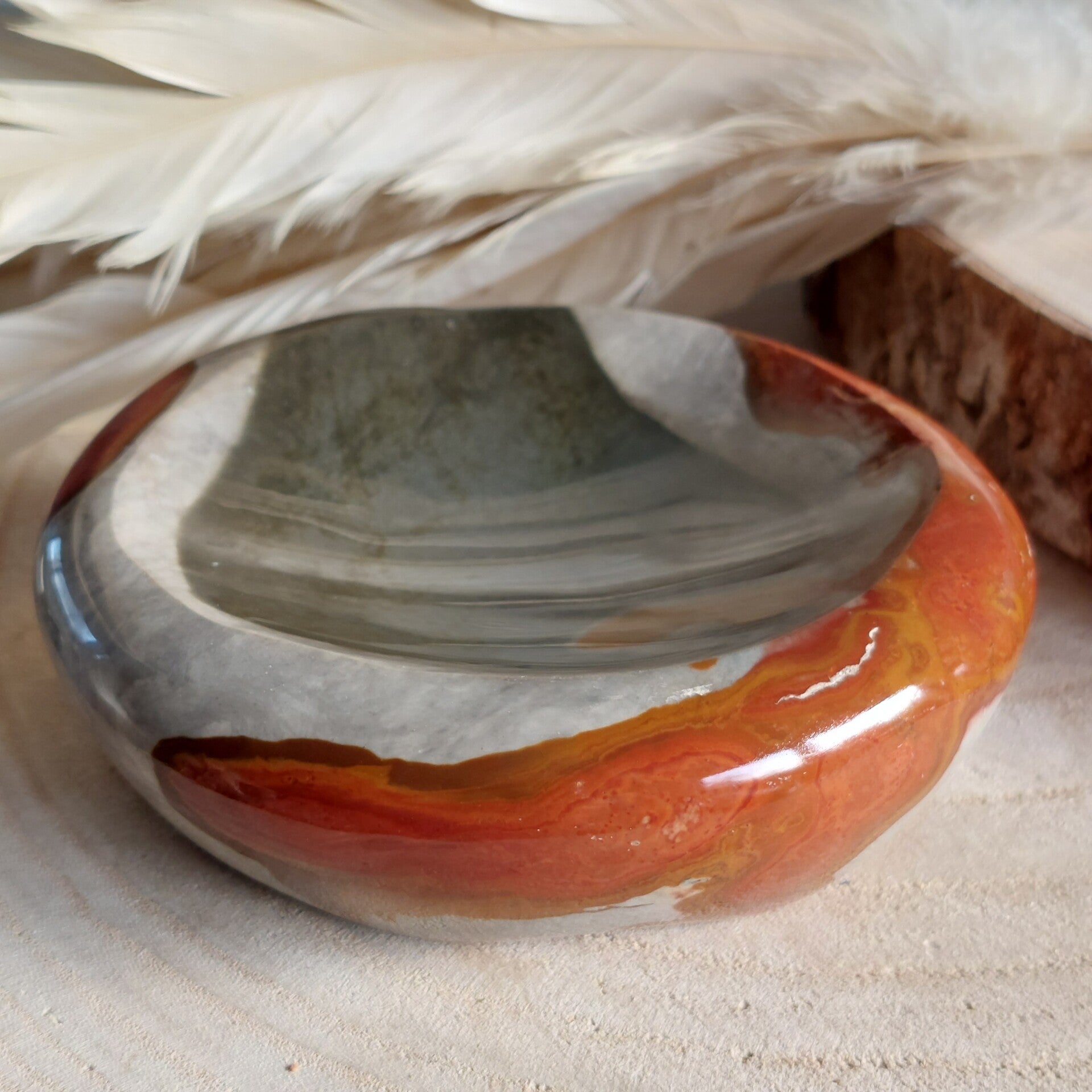 Jaspis. Prachtige schaal (smudge / zeep bakje) van Polychroom Jaspis 565 gram