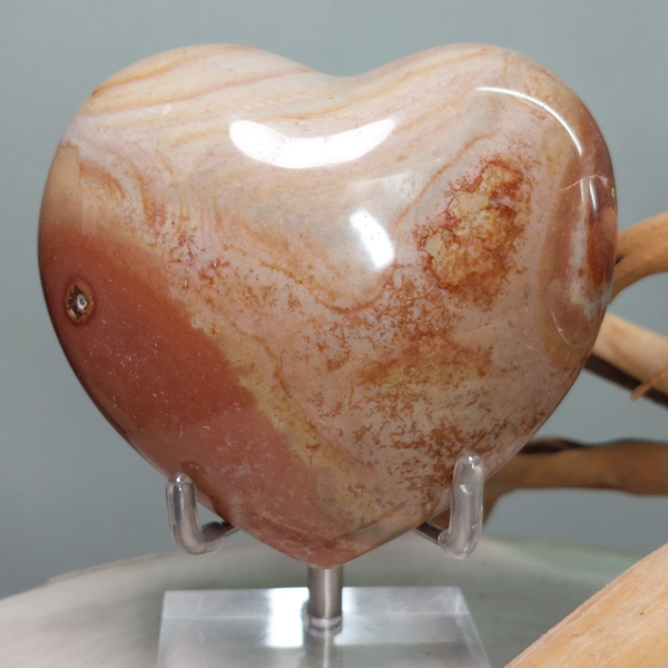 Polychroom Jaspis hart. Prachtig fors exemplaar van 8,2cm