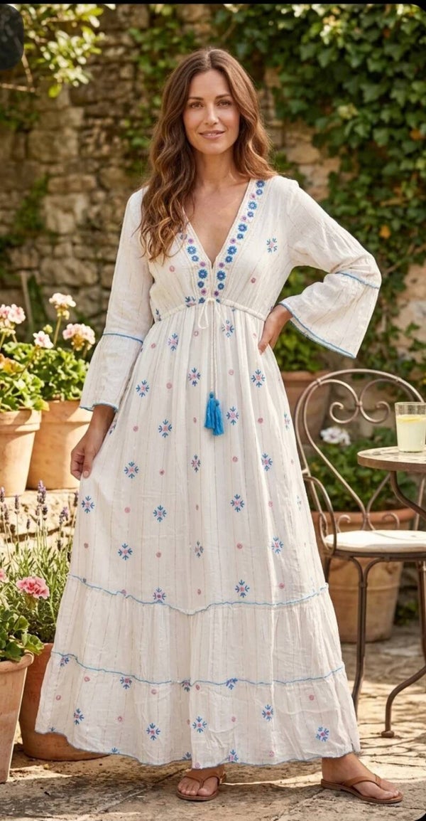 Robe bohème brodée rose et bleu