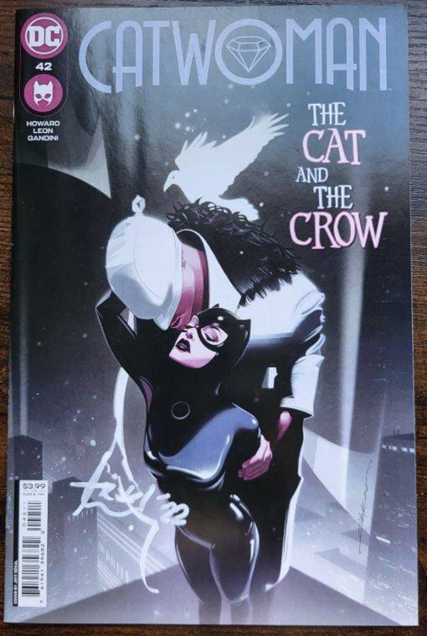 Catwoman #42 – Couverture Régulière – Signé Tini Howard (CSA) (DC Comics, avril 2022)