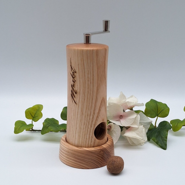 Muskatnussmühle handgedrechselt aus Holz, Gewürzmühlen