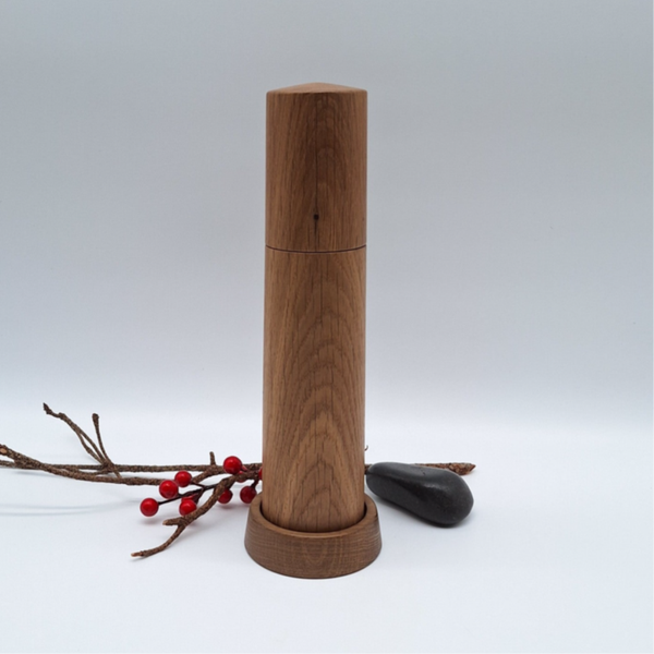 Pfeffermühlen, Gewürzmühlen, Pfeffer oder Salzmühlen aus Eichenholz