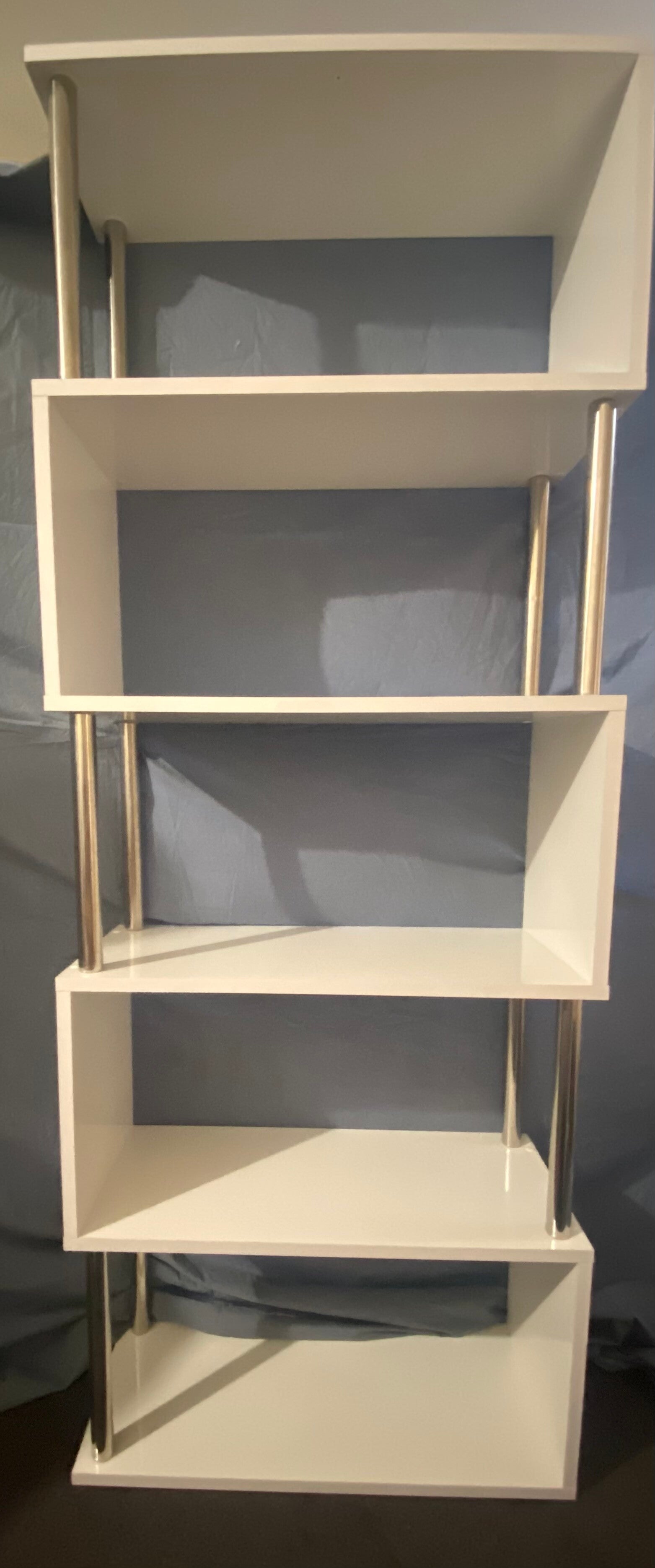 Solid White glossy shelf