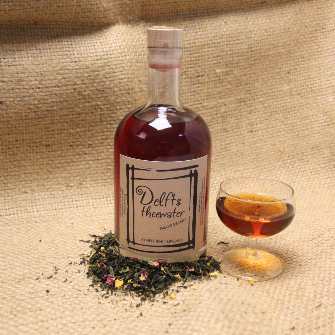 Theelikeur Delfts theewater, onze ambachtelijke theelikeur