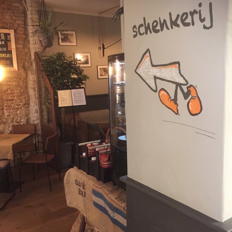 Onze schenkerij links af