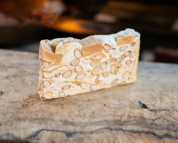 Nougat karamel handgemaakt in Italie per dikke plak van 180 gram