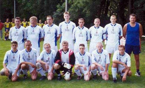 Mannschaft 2002/03: h.v.l. S. Wurzel, B. Zitzelsberger, Ch. Conrad, D. Formella, J. Lindemann, A. Arndt, Ch. Wittmann, W. Hussner; v.v.l. Ch. Gatzke, Mario Hoffmann, M. Henke, F. Mertzukat, R. Barthel, Marian Hoffmann, A. Jochens