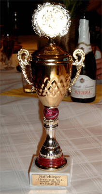 Pokal zum Staffelsieg der 2. Kreisklasse 2002/2003