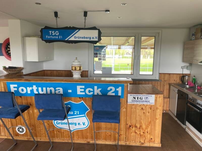 Versammlungsraum mit Blick auf den Hauptplatz