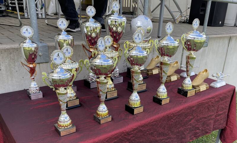 Die Pokale des 52. Pfingstturniers