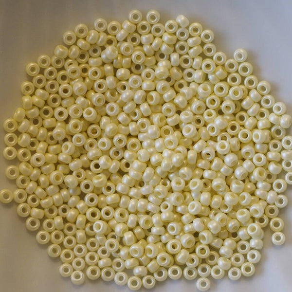 11/ 0402-55100 white opaque pastel yellow