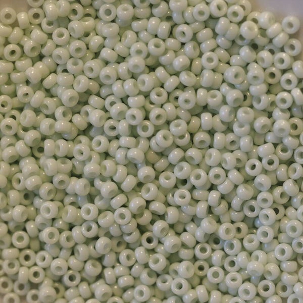 11/0-3318 Opaque Lt Mint