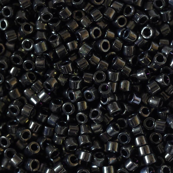 DB 0011 Metalic Olive