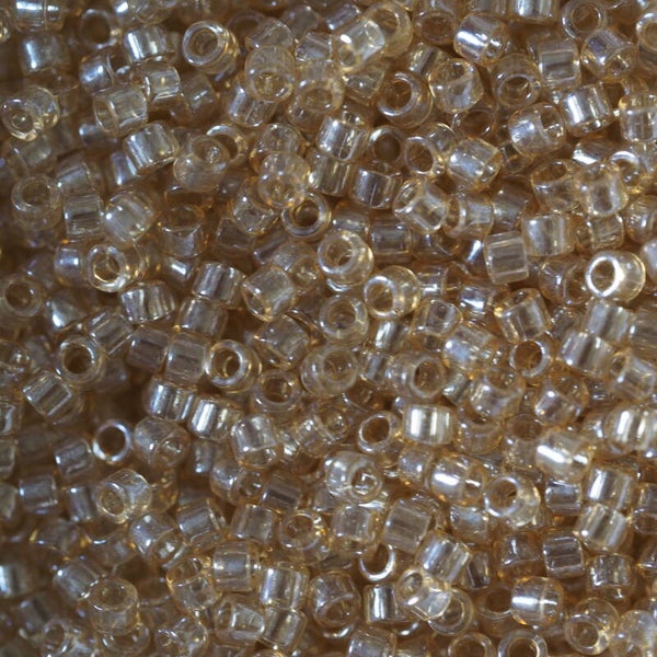 DB 0101 Transparent Lt Topaz Luster