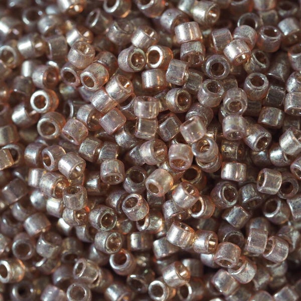 DB 0102 Gold Luster Rose