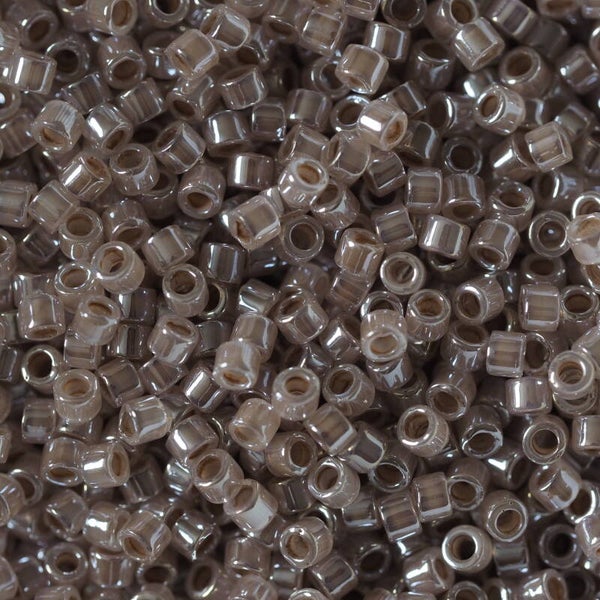 DB 0256 Lined Crystal Taupe