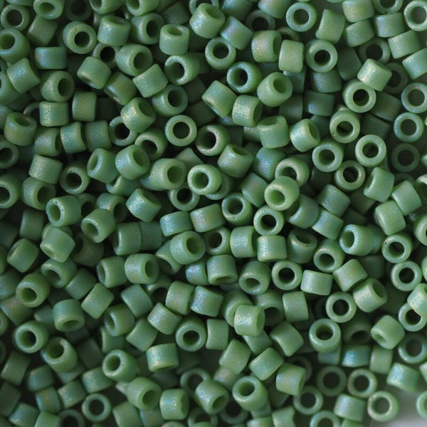 DB 0877 Green Matted Opaque AB