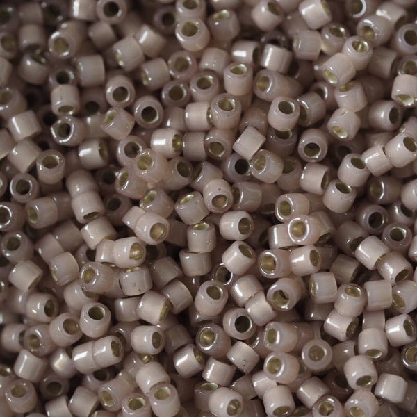 DB 1459 Silver Lined Lt Honey Opal