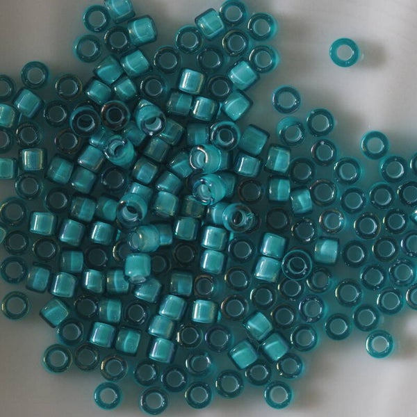 DB 1782 White Lined Teal AB