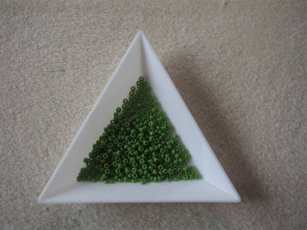 11/0-0411 Jade Green Opaque