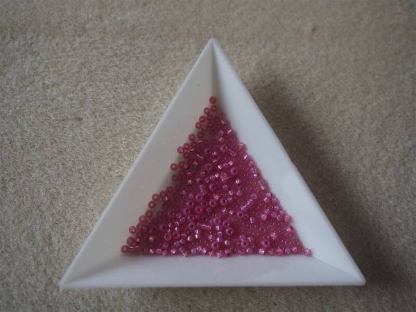 11/0-0556 Silverlined Alabaster Dyed Rose