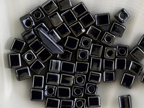 CUB 451 Jet Hematite 3mm (Myuki)