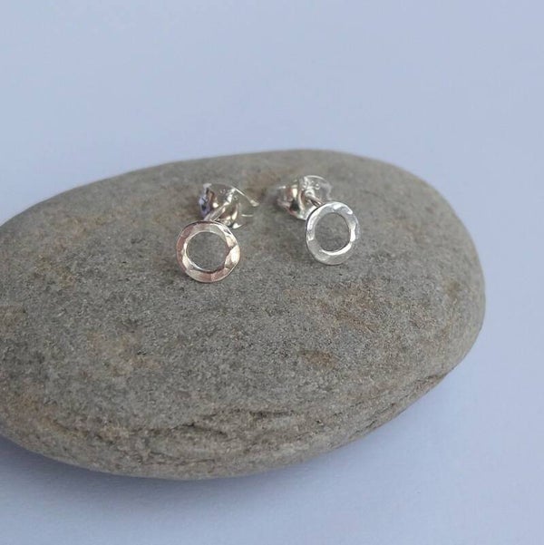 Sterling silver small hammered 'O' stud earrings