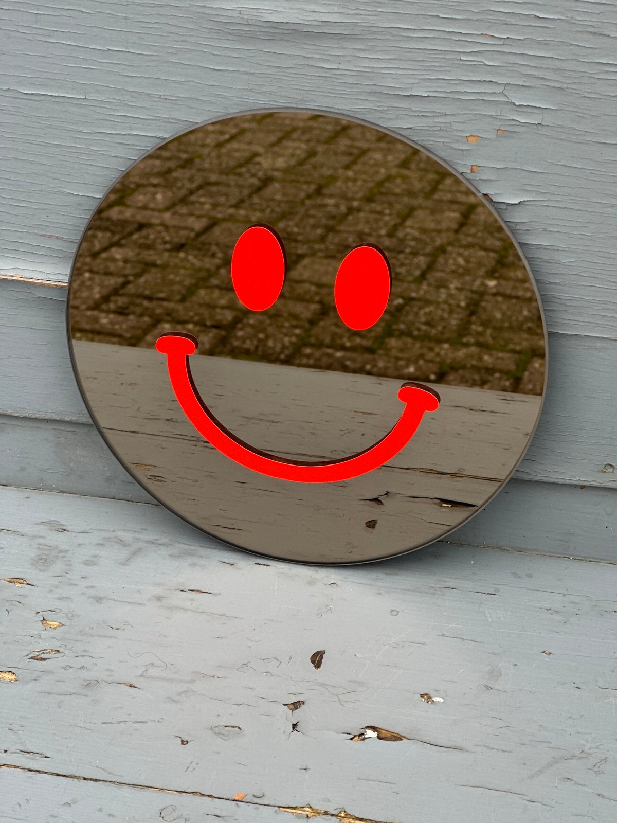 Smiley pins en spiegels | Cadeautjes met een glimlach – La Miséto Smiley pins en spiegels | Cadeautjes met een glimlach – La Miséto