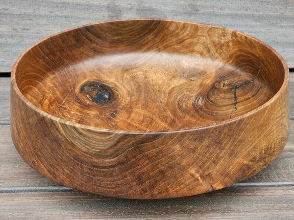 Walnoten schaal rond 33 cm en 11 cm hoog