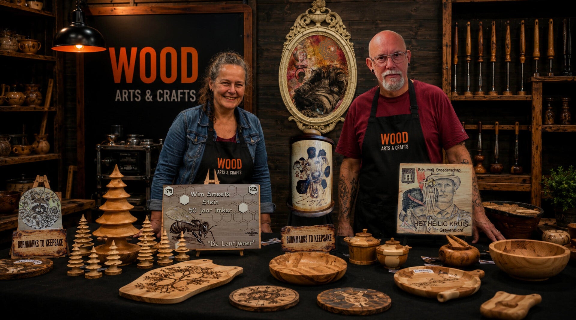 ambachtslieden tussen hout kunst in studio
