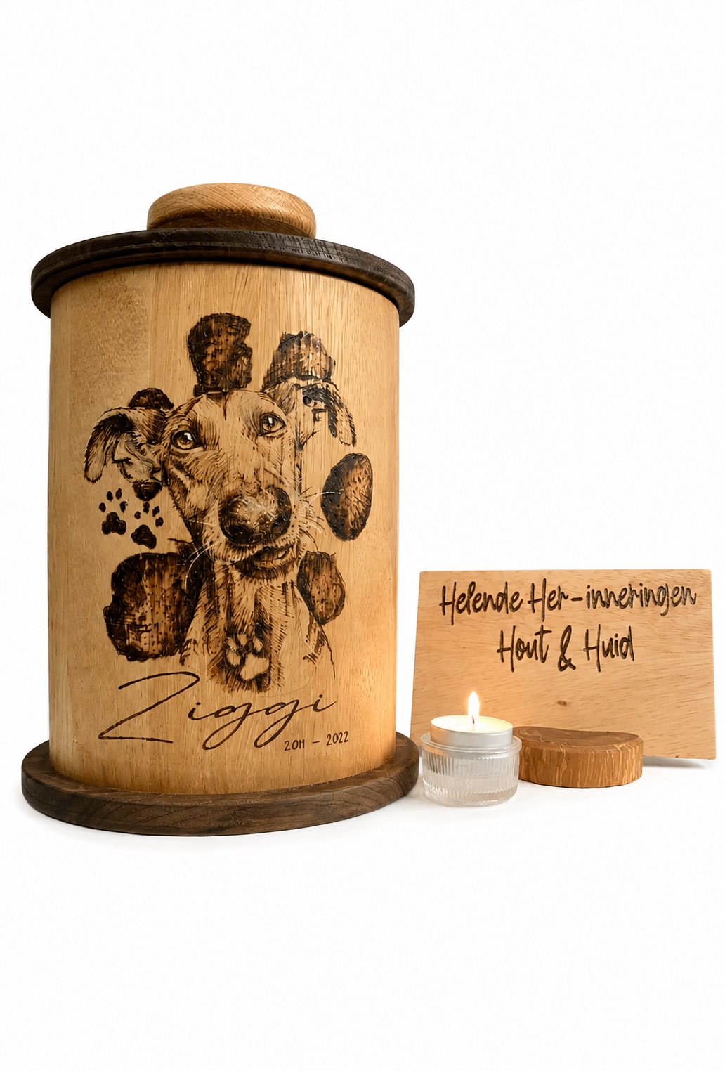 pyrografie en houtdraaiwerk memorial urn met hondenportret en pootafdruk overlijdensdatum en naam hond