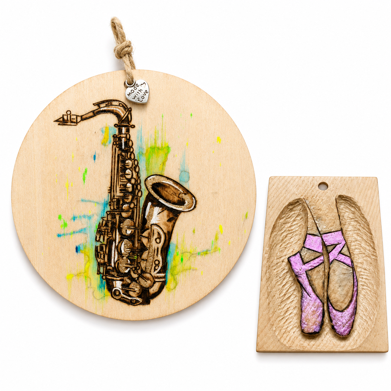 funkelwerkjes, halshanger spitzen en carving en saxofoon op rond canvasje 10 cm triplex