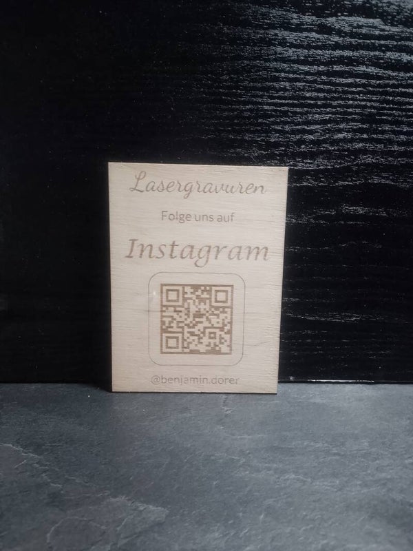 Werbetafel mit QR-CODE aus Holz mit Aufsteller