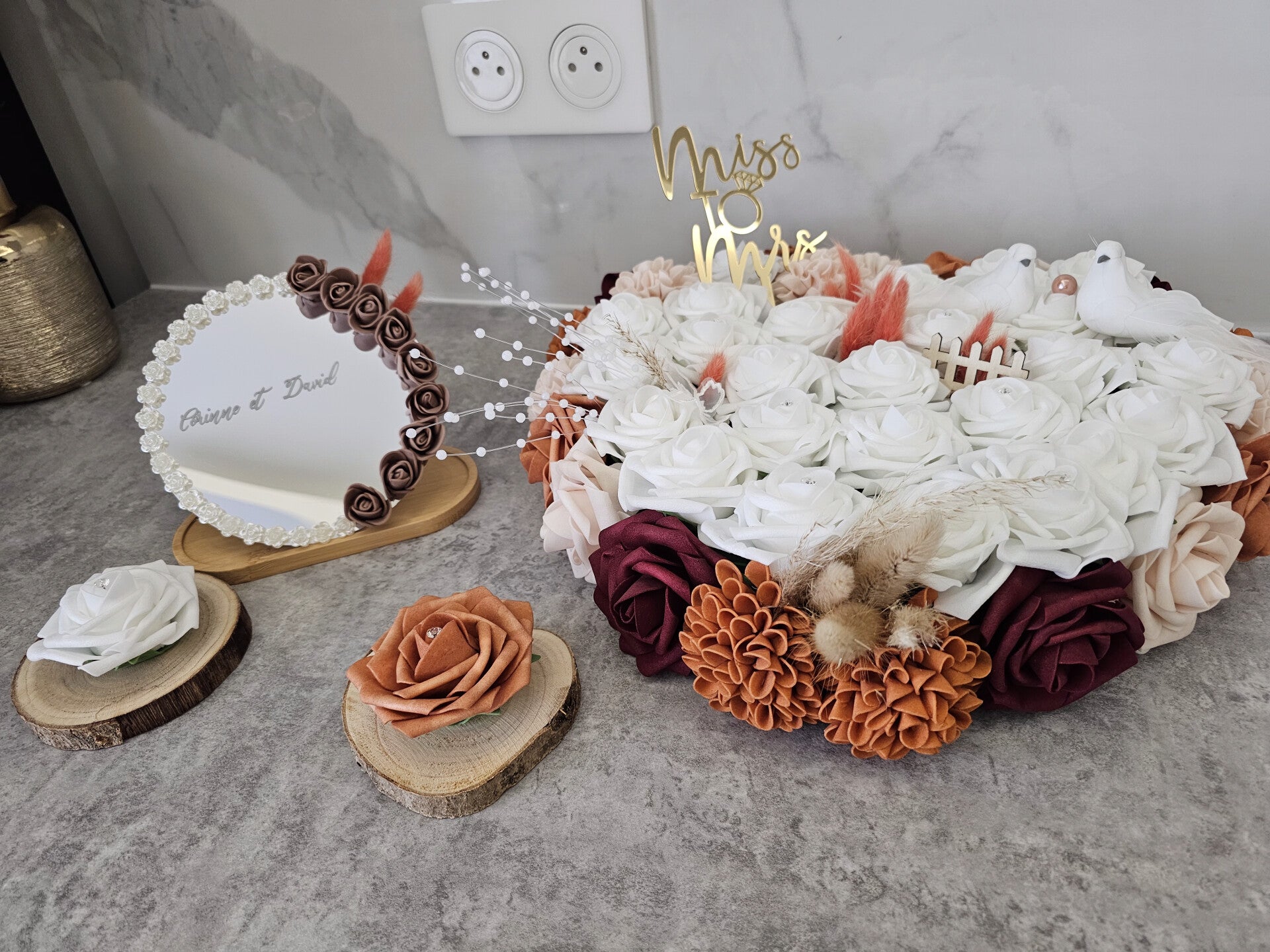 Coeur en mousse florale et son miroir rond