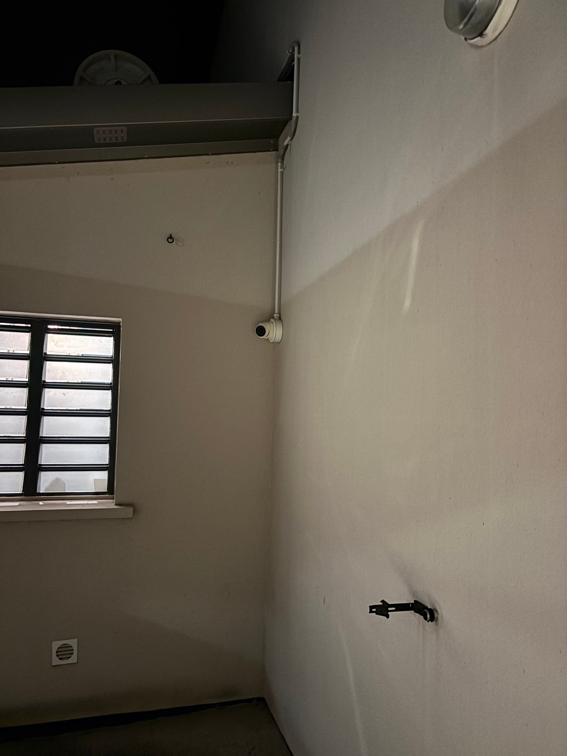 Caméra de surveillance du local de consigne bagage à Sainte-Clotilde, La Réunion