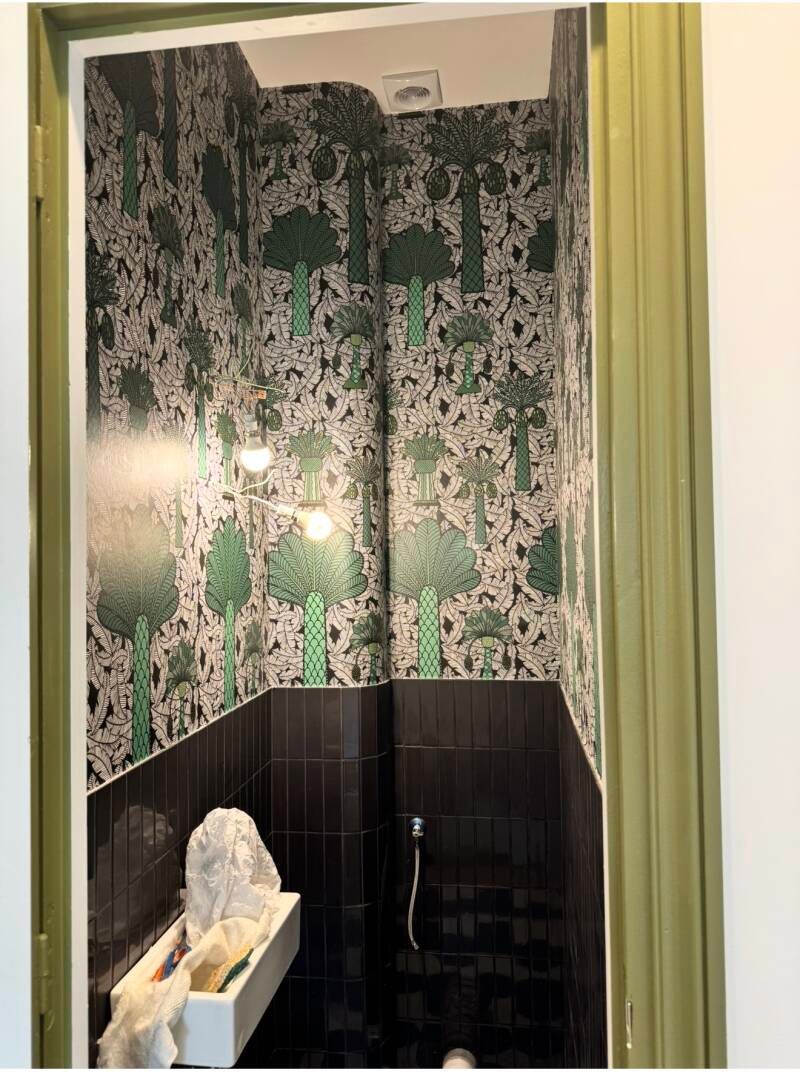 Rénovation de WC, pose de carrelage et papier peint à Paris - VP Rénovation