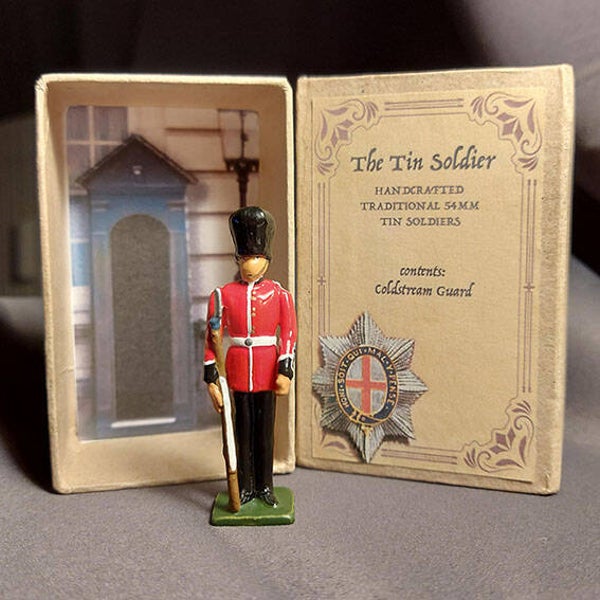 Coldstream Guards single private, sentry box background 54mm
