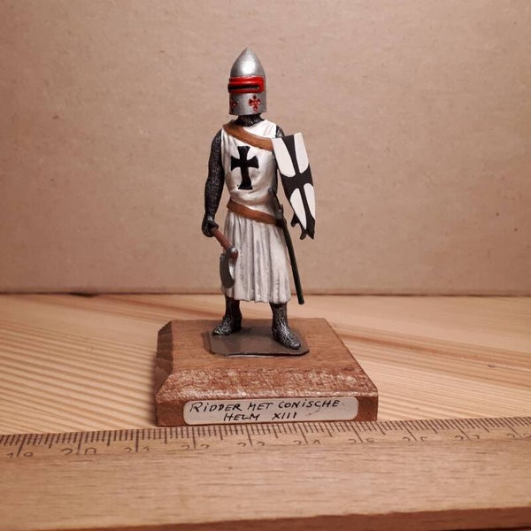 13th century knight, conical helmet