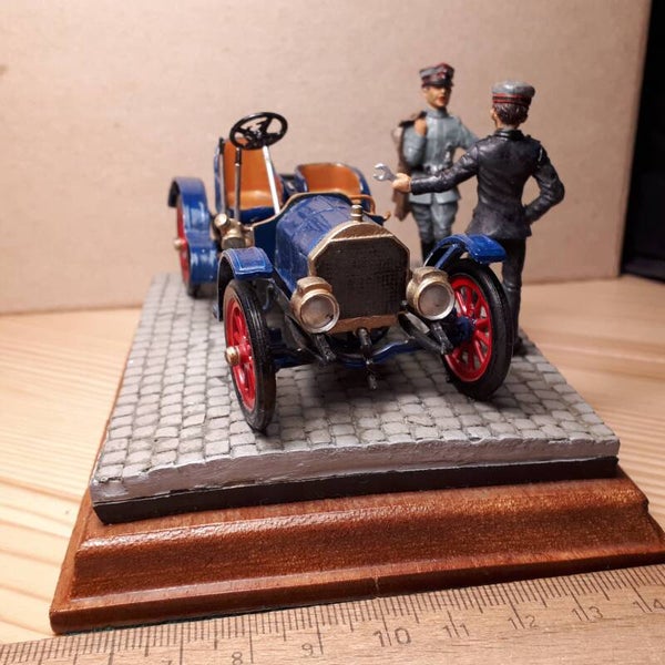 Diorama 54mm Kaiserliche armee 1917 mercedes 1904 with driver/mechanic and leutnant-flieger
