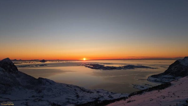 Solnedgang bak Støtt