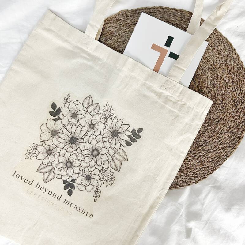 Worthy and Beloved linnen tas Loved beyond measure