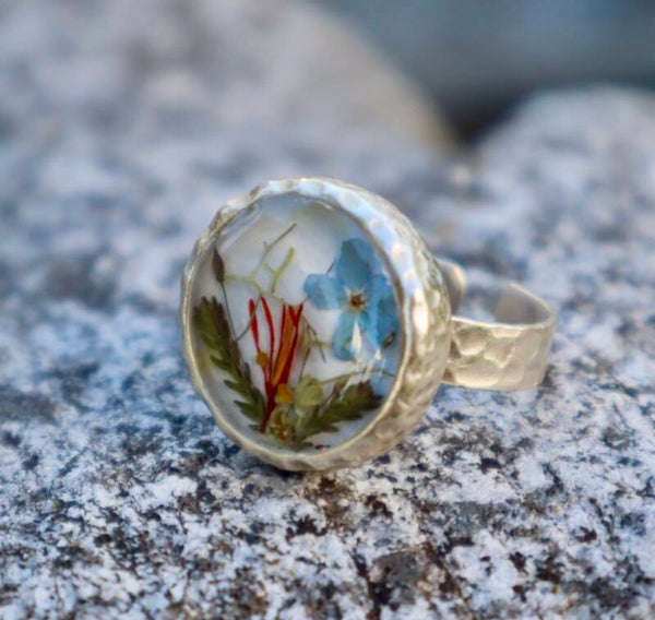 Blumenring mit echtem Vergissmeinnicht | Silberfarbener Ring aus Epoxidharz | Naturschmuck Unikat