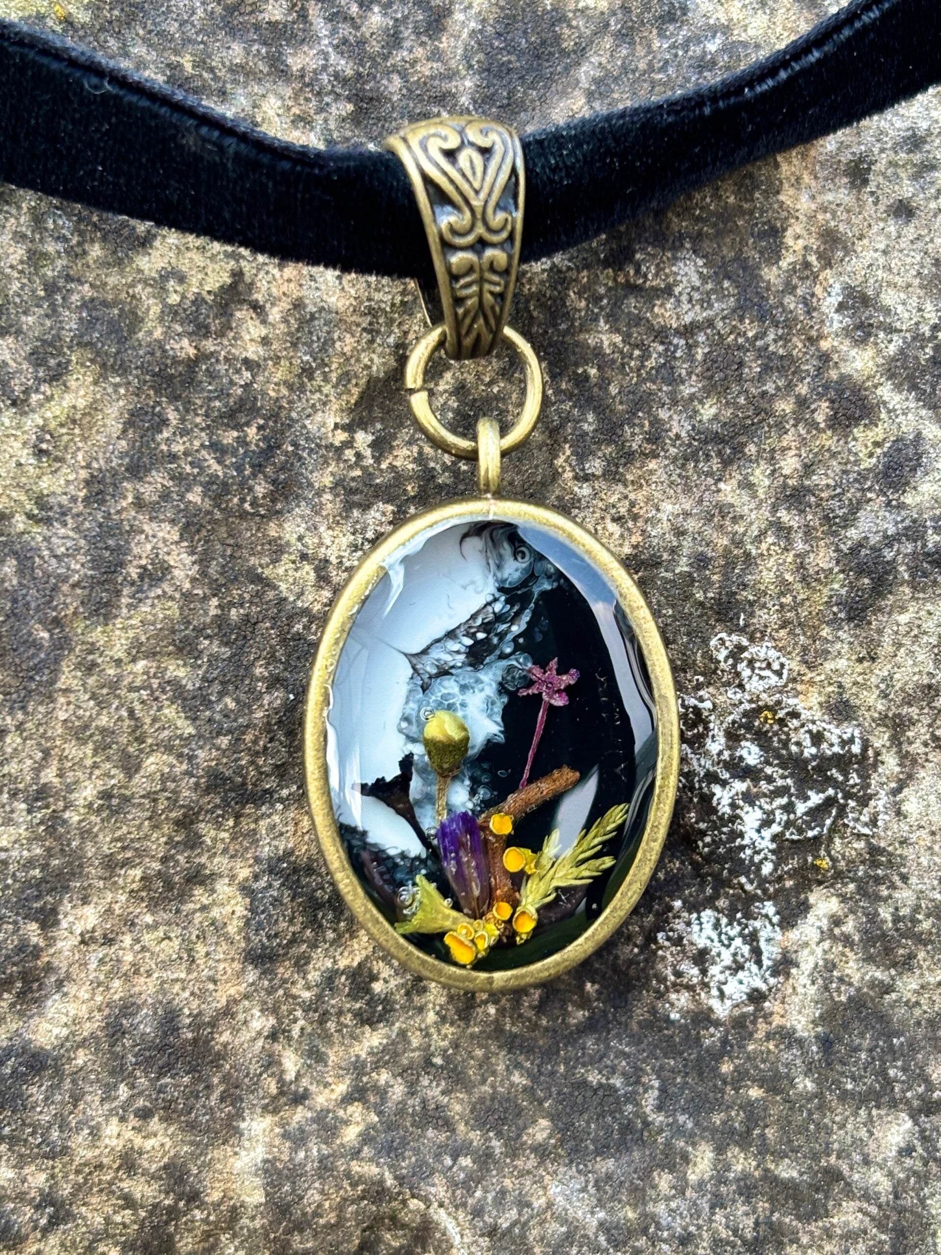 Trachtenschmuck Choker Kette mit Anhänger aus echten Pflanzen Naturschmuck Waldschmuck