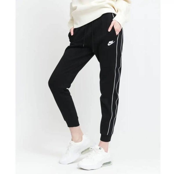 Damskie Spodnie Nike Sportswear Essential Joggers CZ8340-010 XS