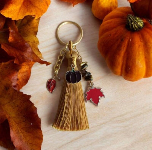 Porte-clé doré – pompon marron