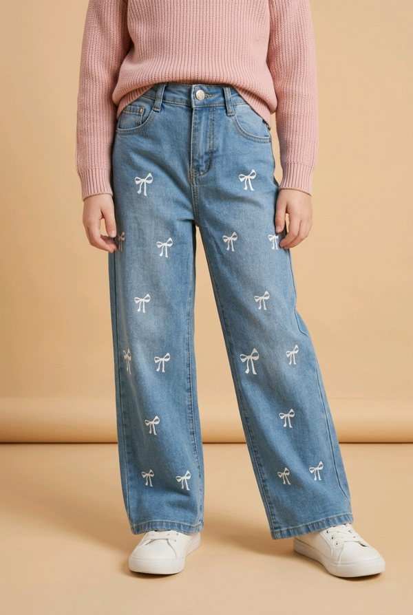 Jeans broek met hartjes .leeftijd 10 jaar