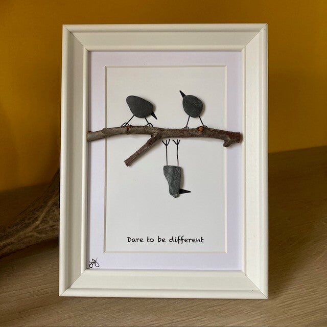 Schilderijtje 3D: Dare to be different. 16 x 21 cm of 27 x 21 cm.