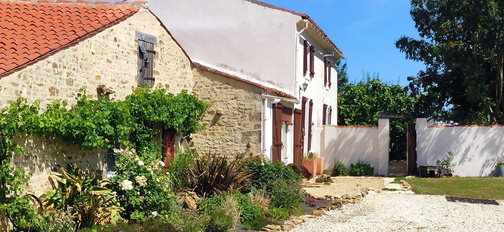 L'Hermenault stone house